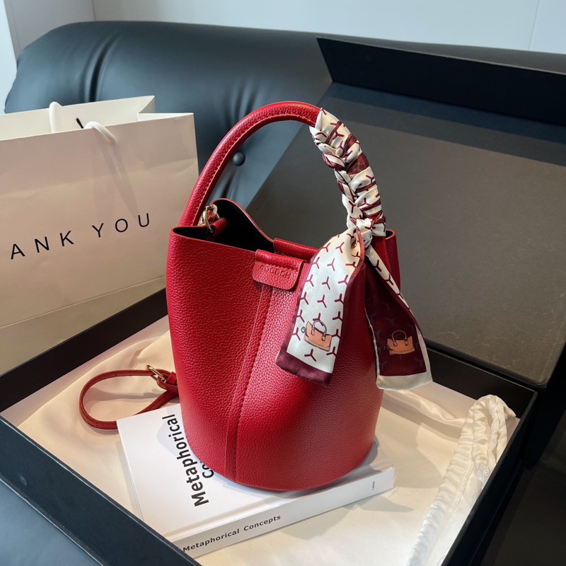 Red PU Bucket Shoulder and Cro - Luxury Bags For Women Sale recension och pris