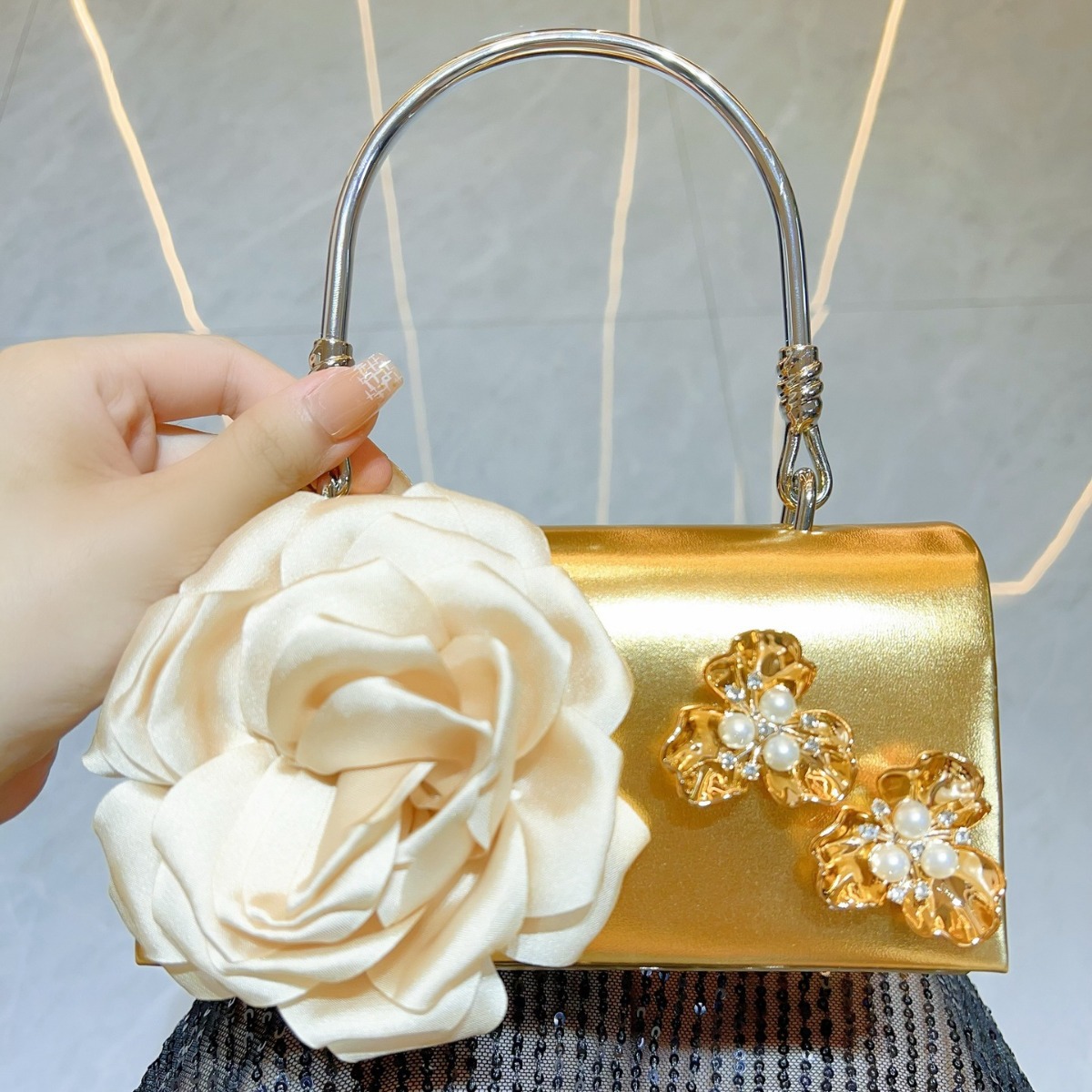 Luxury Gold 3D Flower Clutch B - Luxury Bags Gold recension och pris